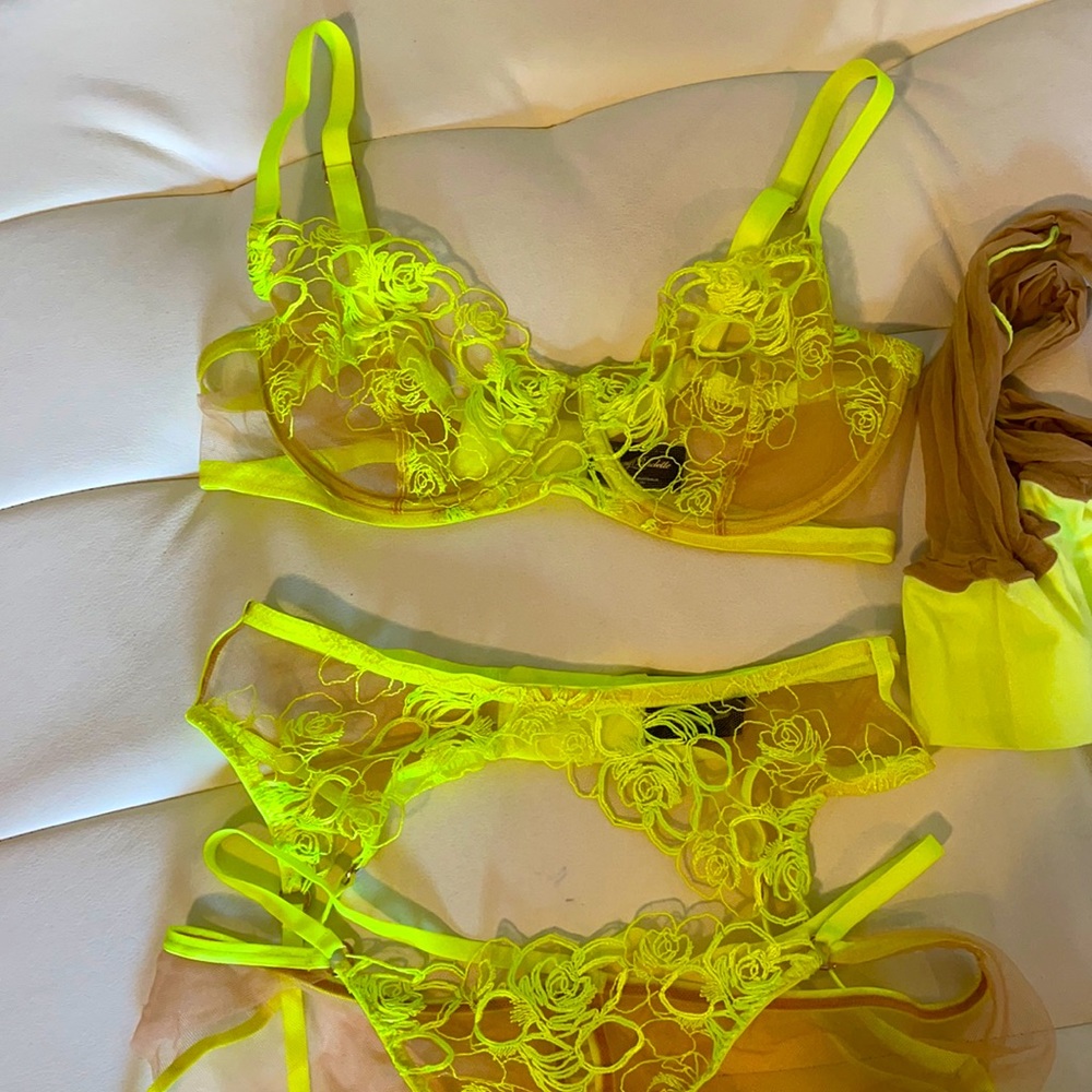 Honey Birdette LYNDL Neon Yellow Set 34D Small with hold ups stockings
